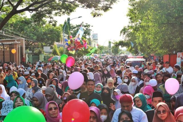 Jalan Sehat Sarungan