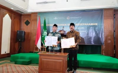 Ketua Umum PBNU KH Yahya Cholil Staquf dan Menteri ATR/BPN Marsekal TNI (Purn) Hadi Tjahjanto. (Foto: NU Online/Syakir).