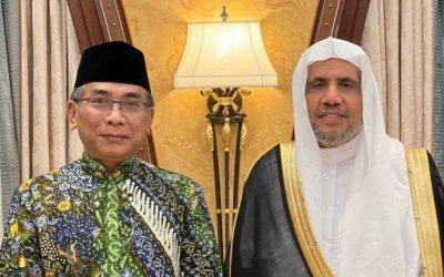 Ketum PBNU KH Yahya Cholil Staquf bersama Sekjen Rabithah 'Alam Islami Syaikh Muhammad bin Abdul Karim Al Issa.