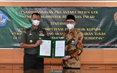 Penandatanganan kerja sama antara Kemendikbudristek dan TNI AD untuk pendidikan di daerah 3T. Foto: BKHM