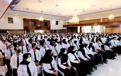 Arsip Foto - Ratusan guru menerima Surat Keputusan (SK) tentang pengangkatan Pegawai Pemerintah dengan Perjanjian Kerja (PPPK) Tahap 1 di Gedung Wanita Kota Surabaya, Selasa (24/5/2022). (ANTARA/HO-Diskominfo Surabaya) (ANTARA/HO-Diskominfo Surabaya).