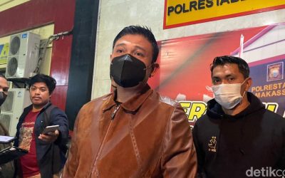 Kapolrestabes Makassar Kombes Pol Budi Haryanto menerangkan kasus penembakan maut yang melibatkan Kasat Pol PP Makassar Muhammad Iqbal. (Foto: Detik.com)