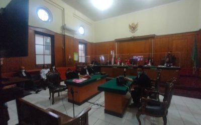 Sidang dua terdakwa narkotika yang divonis mati oleh Majelis Hakim PN Surabaya, Kamis kemarin.