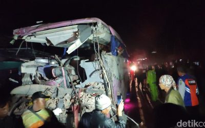 Bus pariwisata yang mengalami kecelakaan di Ciamis, Jawa Barat. (Foto: Detik.com)