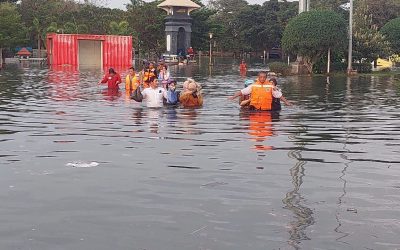 Banjir rob rendam kawasan pesisir Semarang, Jawa Tengah, Senin kemarin. (Foto: Pikiran Rakyat)