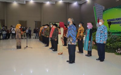 Gubernur Jatim Khofifah Indar Parawansa saat pengukuhan PPIH Embarkasi Surabaya di AHS.