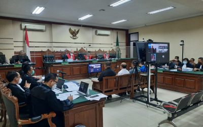 Sidang perkara suap dengan terdakwa Hakim Itong Isnaeni di Pengadilan Tipikor Surabaya.