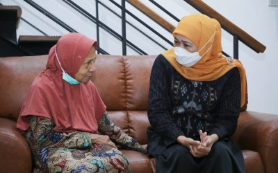 Ketum Muslimat NU Khofifah Indar Parawansa takziyah di rumah duka Buya Syafii Maarif di Yogyakarta.