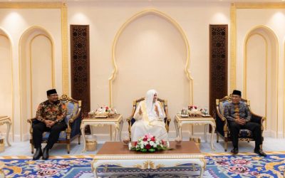 Sekjen Liga Muslim Dunia Syaikh Muhammad Al-Issa melakukan pertemuan dengan Ketum PBNU KH Yahya Cholil Staquf dan Menag Yaqut Cholil Qoumas. (Foto: Republika.co.id)