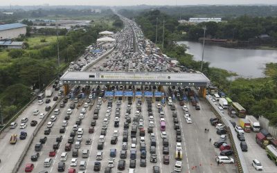 Kemacetan arus lalu lintas di gerbang Tol Cikampek, Kamis kemarin. (Foto: Detik.com)