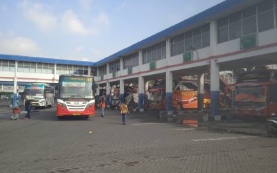 Suasana Terminal Purabaya di Bungurasih, Kabupaten Sidoarjo, pada H-3 Lebaran, Jumat kemarin.