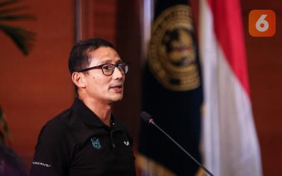 Menteri Pariwisata dan Ekonomi Kreatif Indonesia, Sandiaga Uno memberikan sambutan saat saat jumpa pers di Kemenparekraf, Jakarta Pusat, Rabu (25/05/2022). (Bola.com/Bagaskara Lazuardi)