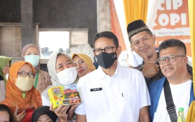 Menteri Pariwisata dan Ekonomi Kreatif (Menparekraf) Sandiaga Salahuddin Uno membagikan tips bisnis untuk para pelaku UMKM Yogyakarta. Foto: dok program Kelana Nusantara