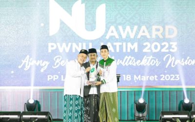 LKNU Sumenep saat menerima penghargaan PWNU Jatim Award. (Foto: Istimewa)