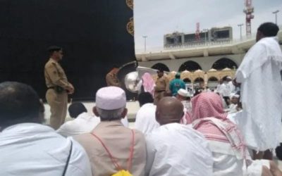 Jamaah tengah Shalat Jumat di Masjidil Haram, di Mekkah, Jumat (2/6).