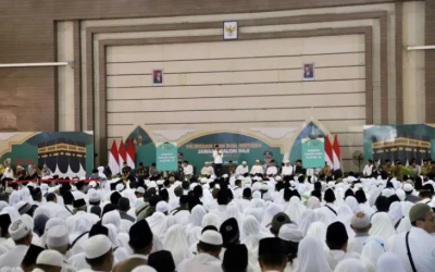 Kepala Kementerian Agama Jember Akhmad Sruji Bahtiar memberikan laporan saat pelepasan jamaah calon haji di Gedung Serbaguna Jember, Selasa (6/6/2023). ANTARA/HO-Diskominfo Jember