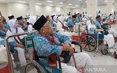 Calon haji saat berada di Asrama Haji Indramayu, Jawa Barat, Ahad (28/5/2023). Dok. Antara