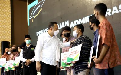 Pemerintah Kota (Pemkot) Surabaya berkolaborasi dengan Pemerintah Provinsi (Pemprov) Jawa Timur dalam upaya mencerdaskan pelajar di Kota Pahlawan untuk keluarga Masyarakat Berpenghasilan Rendah (MBR).