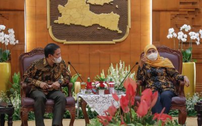 Gubernur Jatim Khofifah Indar Parawansa saat bertemu Dirjen PHU Kemenag RI Hilman Latief di Gedung Negara Grahadi Surabaya.